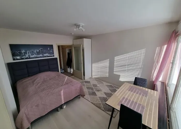 6. Kerroksen Yksioe Laehellae Matkakeskusta.